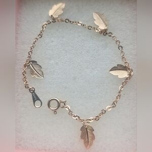 1980s Vintage Avon Gold Tone Soft Leaf Bracelet Small (6.5inch)